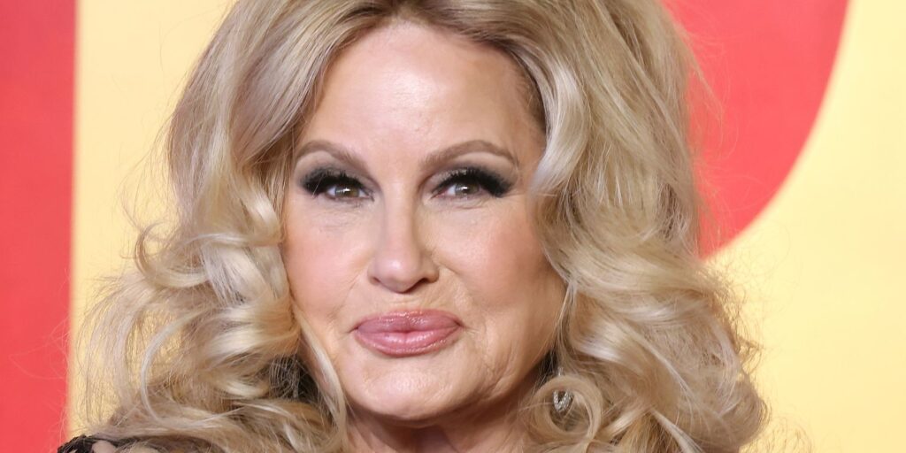 082724 Jennifer Coolidge soc 5a295081bb91425eaa3365bd89c45d6e