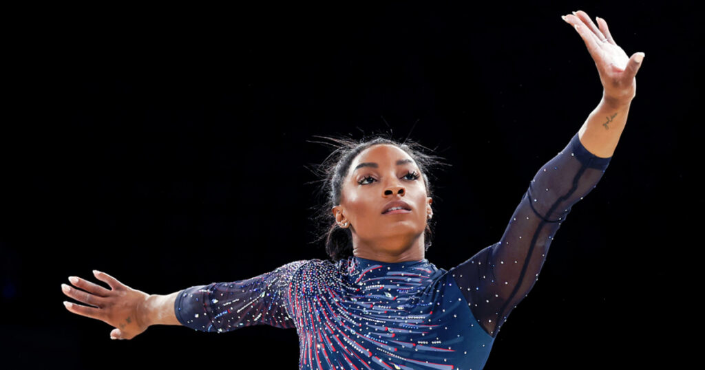 240811 simone biles vl 237p adc8e8