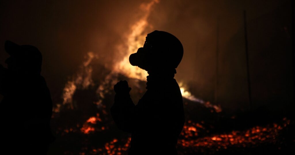 240813 greece wildfires firefighter wc 0829 eabe57