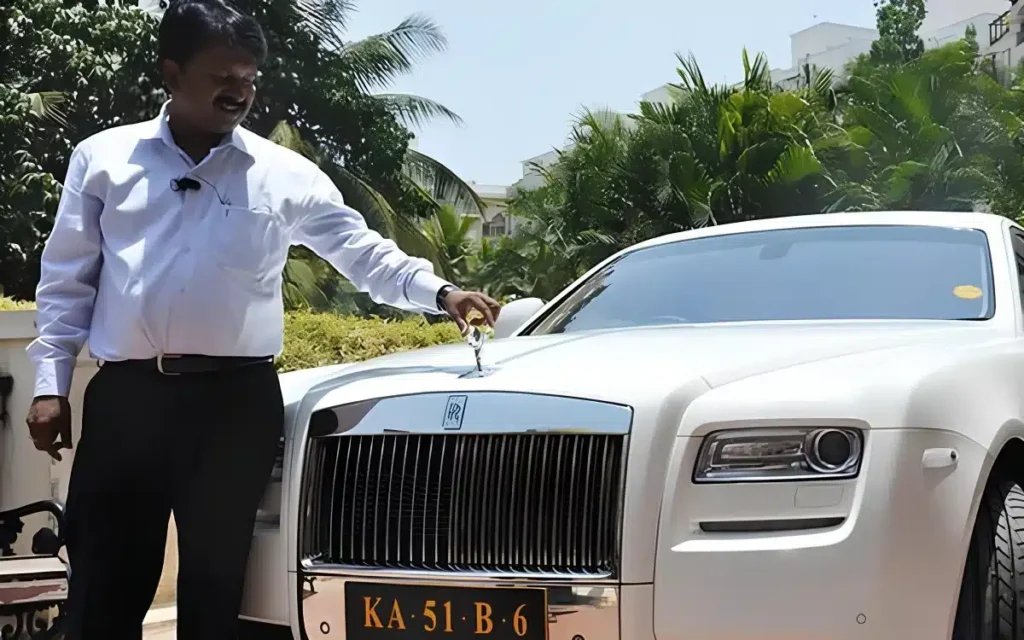 Indian barber turned millionaire with more than 400 vehicles 1.webp