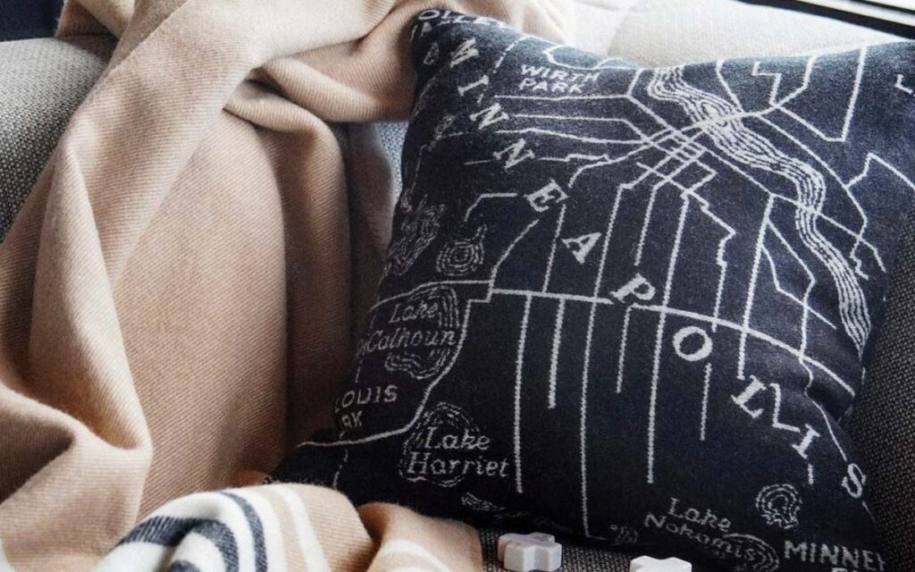 pillow header