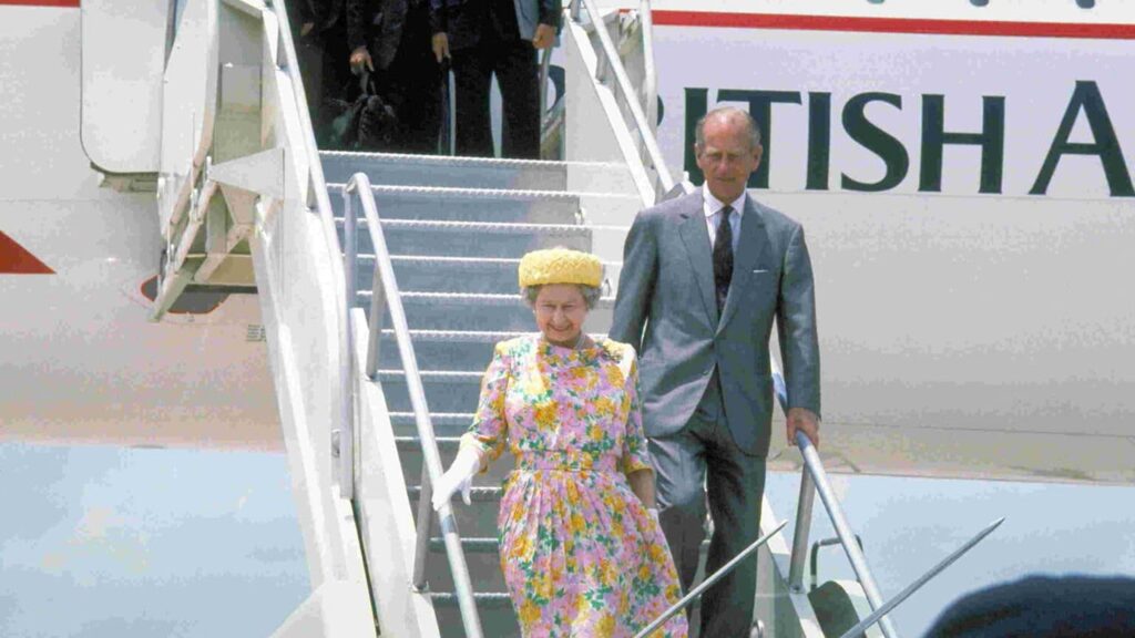 queen stepping off plane