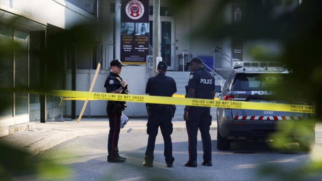 Police officers stand at the scene of a deadly sho 1725704035657