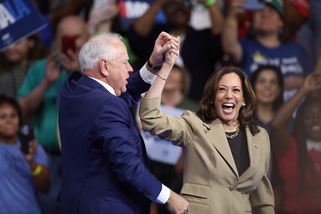 Tim Walz Kamala Harris 53914506937