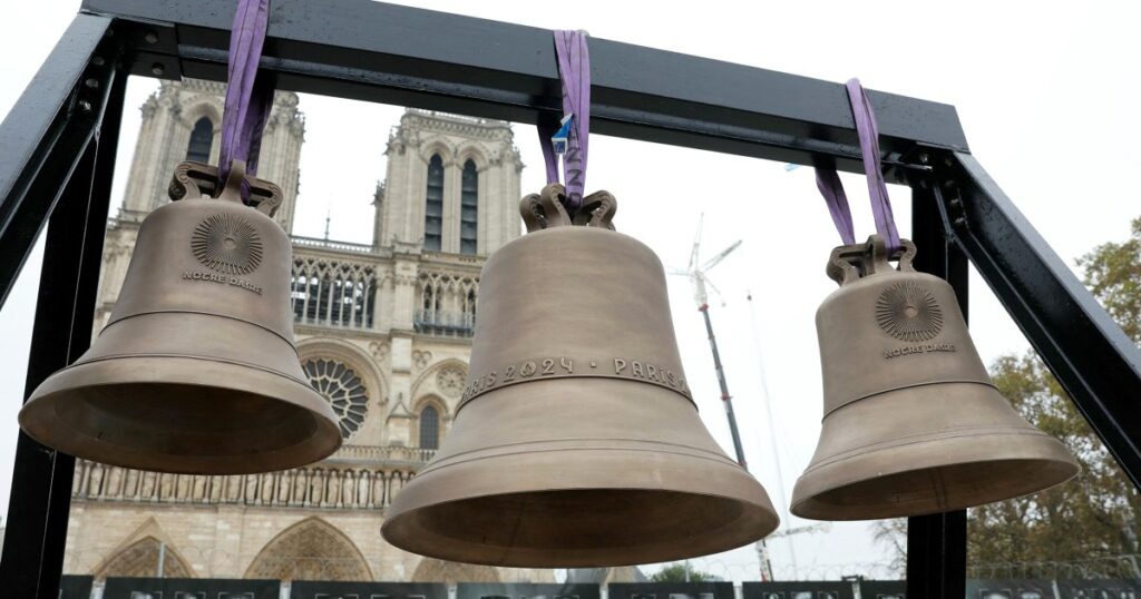 241108 paris notre dame bells ac 505p f5195c