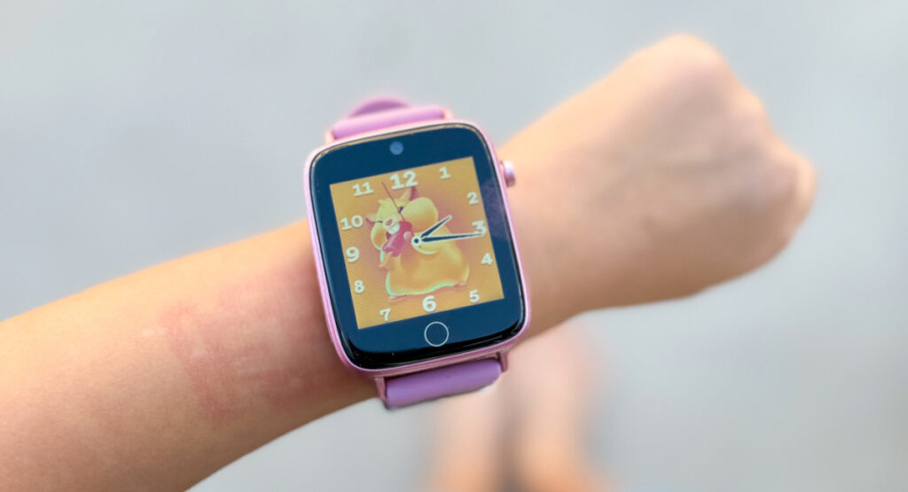 Kids arm wearing kids smart watch in pink