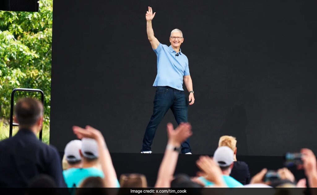 qvddcig tim cook 625x300 25 November 24