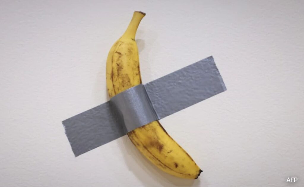 vgul12co fresh banana taped to a wall 625x300 21 November 24