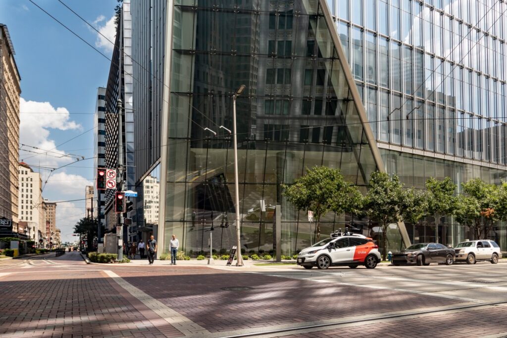 Cruise vehicle driving downtown houston at stoplight