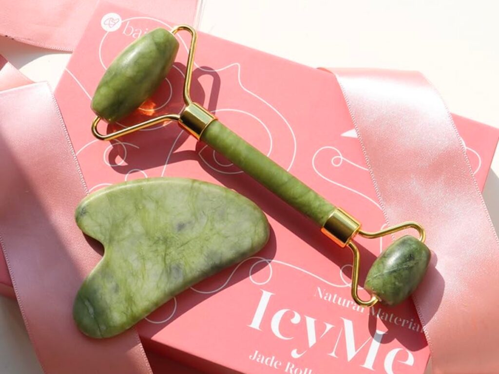 Gua Sha and Jade Roller 1