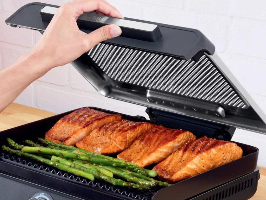 Ninja Sizzle Smokeless Indoor Grill and Griddle w salmon