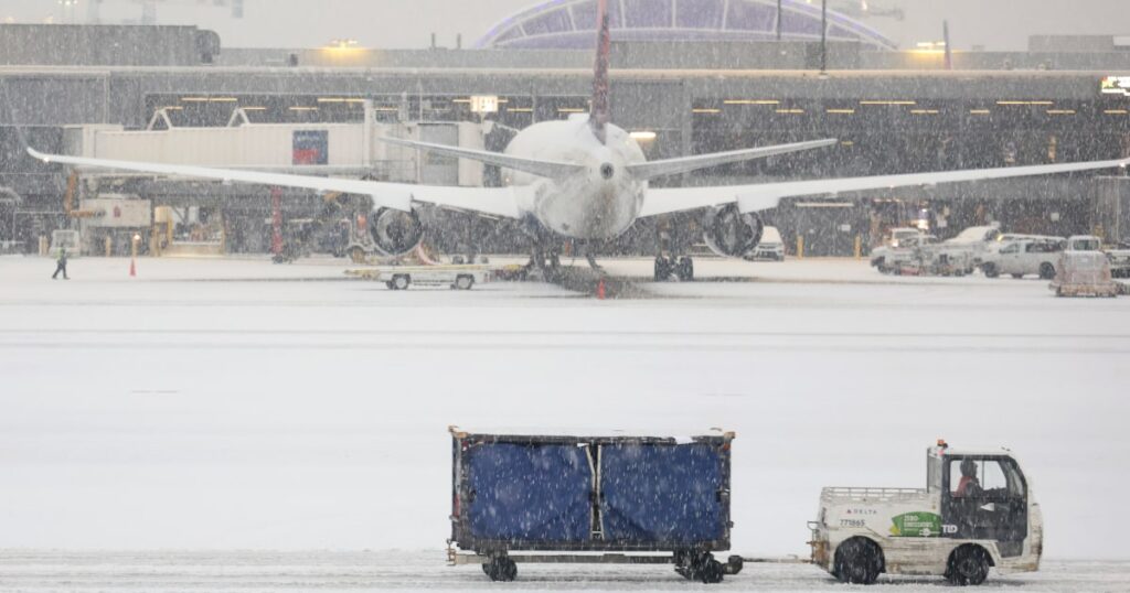 250110 atlanta snow airport se 1217p 6cd7a9