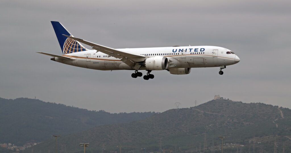 250125 united 787 8 wm 559p 06cee0