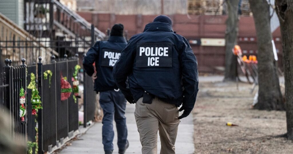 250127 ICE agents Chicago aa 255 a84a69