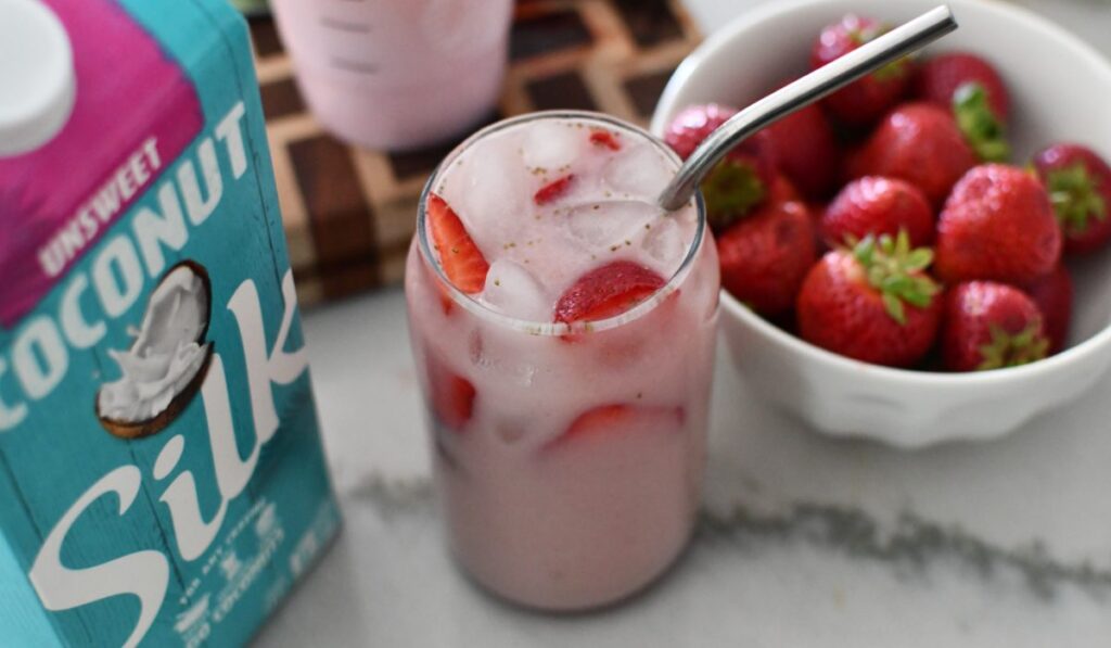 Pink Drink from Starbucks Copycat Recipe e1738005611998