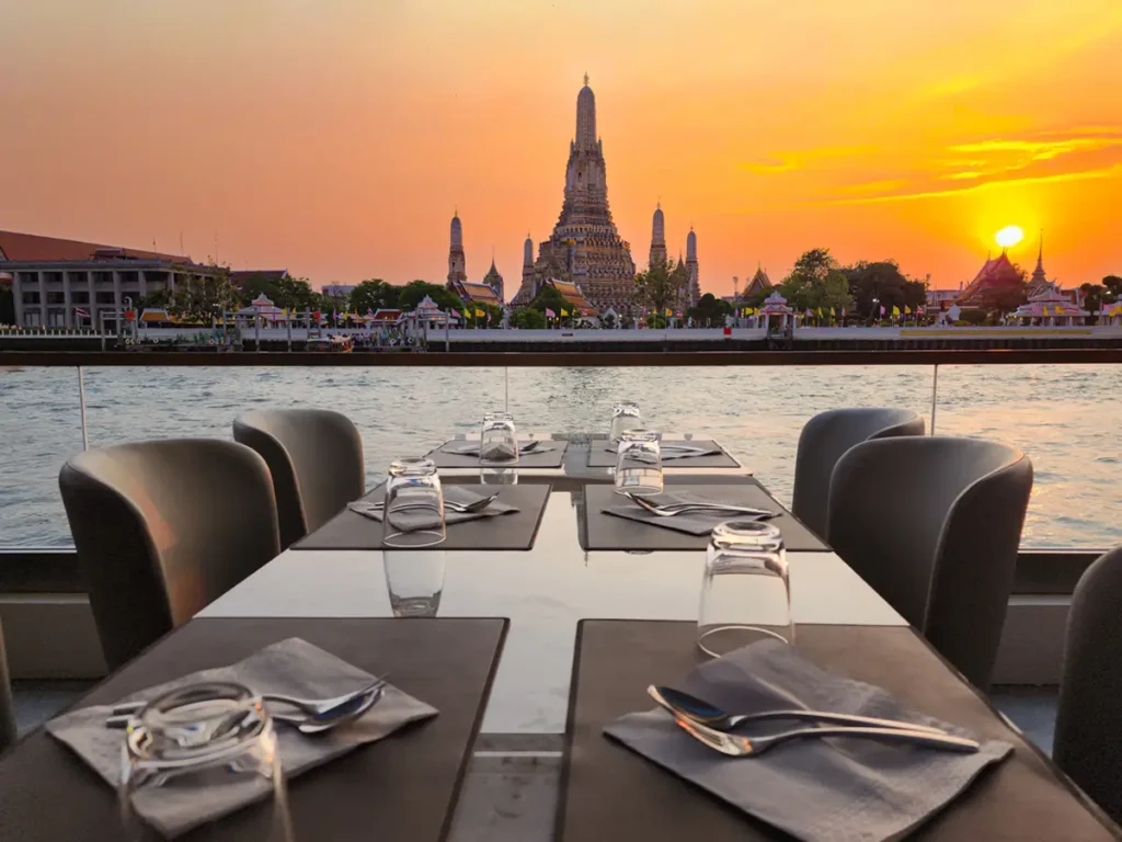 luxury dinner cruise bangkok sunset wat arun.webp