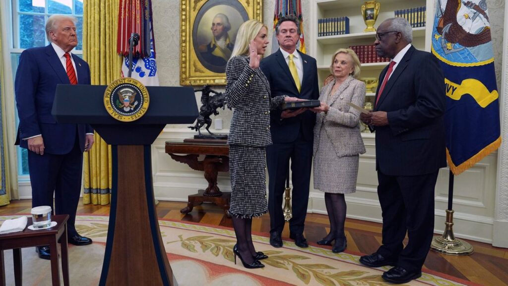 pam bondi swearing in justice AP25036598585486 020525