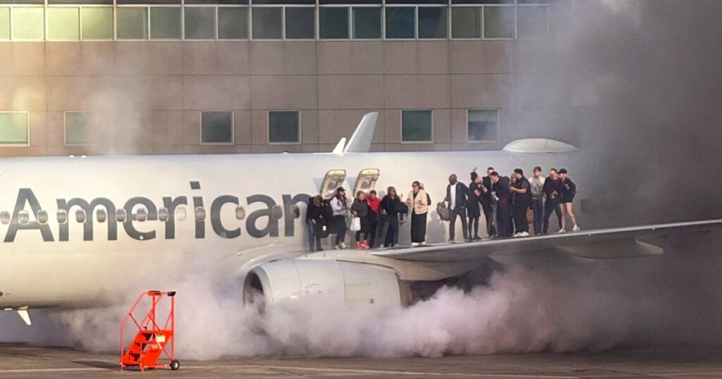 250313 denver airport aa plane fire ac 1056p 84e010