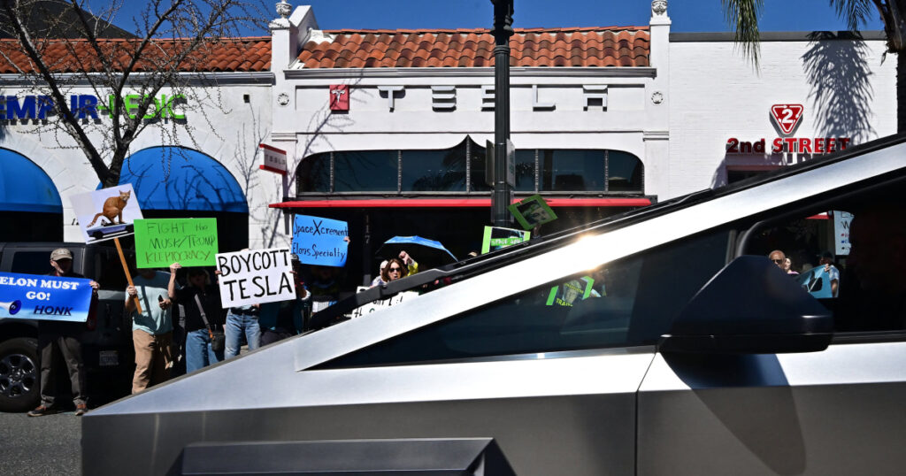 250321 tesla protests se 112p b9c80b